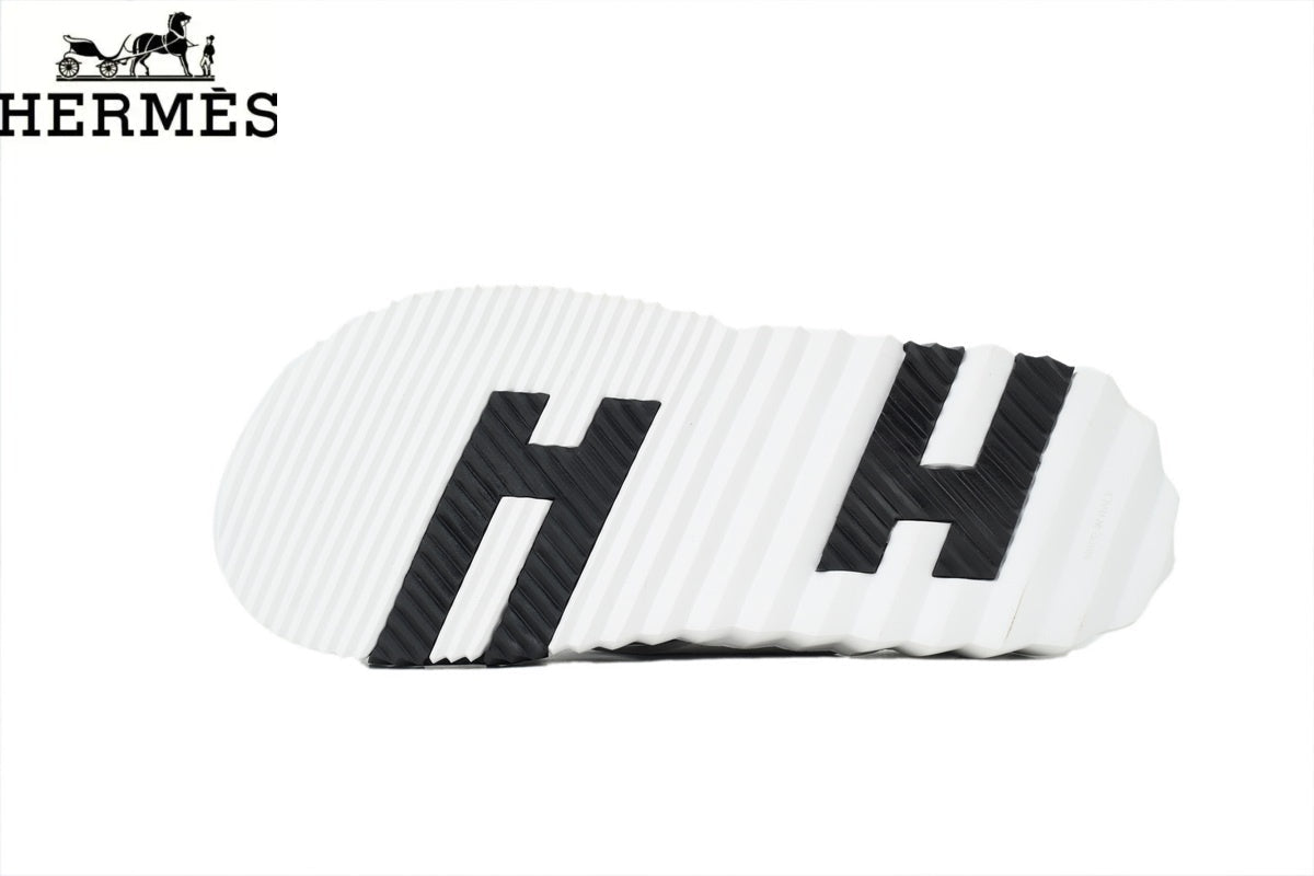 Herm¨¨s Light Grey Leather and Suede Cross-Strap Slide Sandal