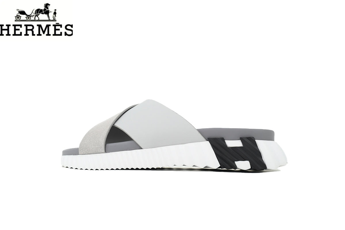 Herm¨¨s Light Grey Leather and Suede Cross-Strap Slide Sandal